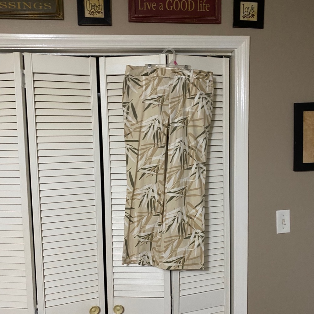 Old Navy Capris SZ 6